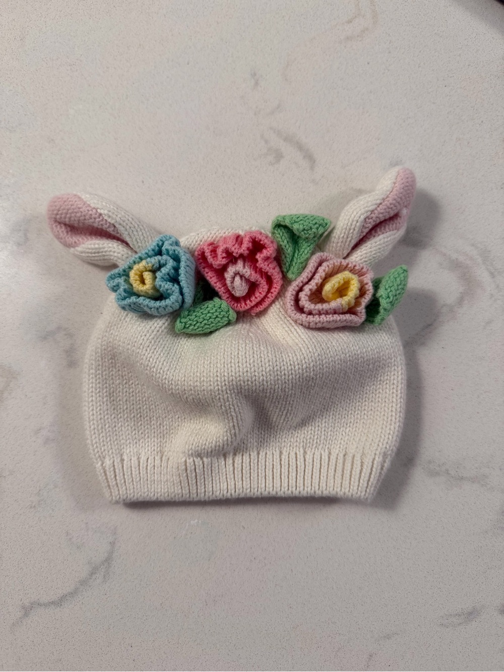 Baby Gap Knit bunny ears flowers hat size 0-3 months